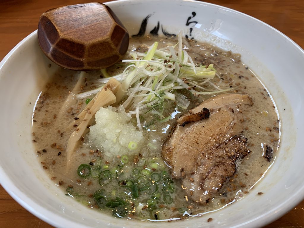 どんぶりに入ったみそラーメン