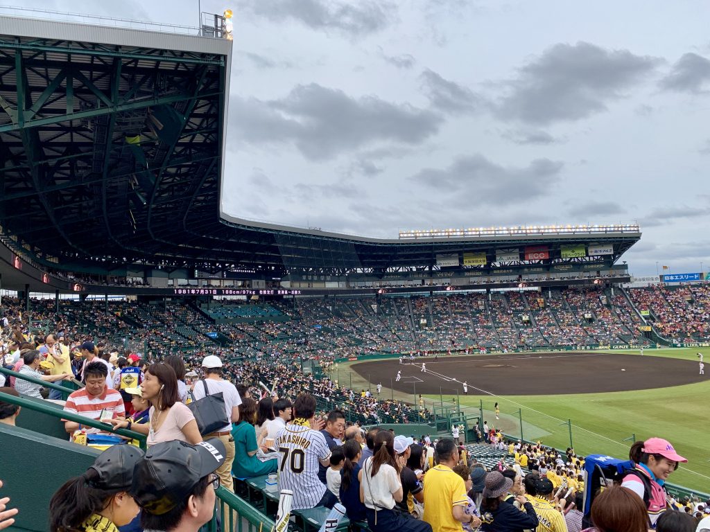 甲子園の1塁側アルプススタンド