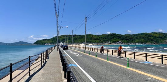 海の中道は玄界灘と博多湾に挟まれている