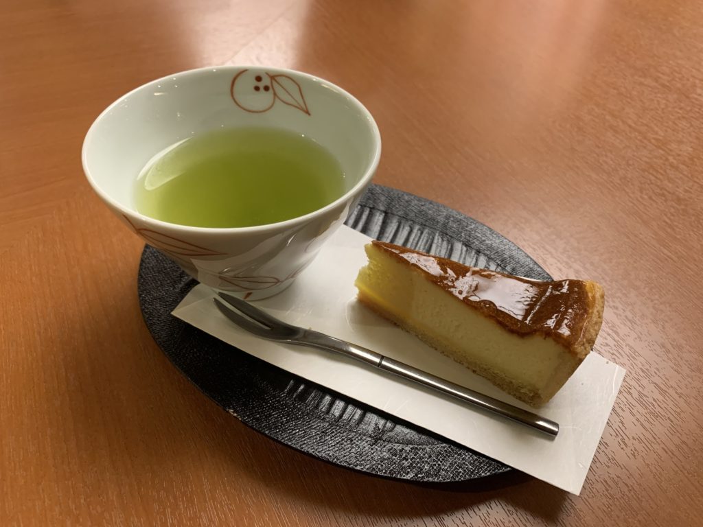 ウェルカムのお茶とケーキ